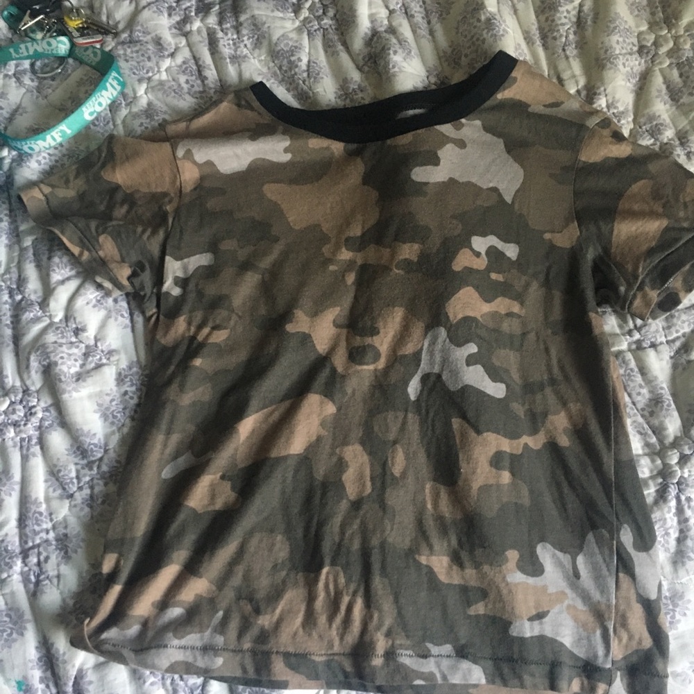 Pacsun Camo tee with rose patch